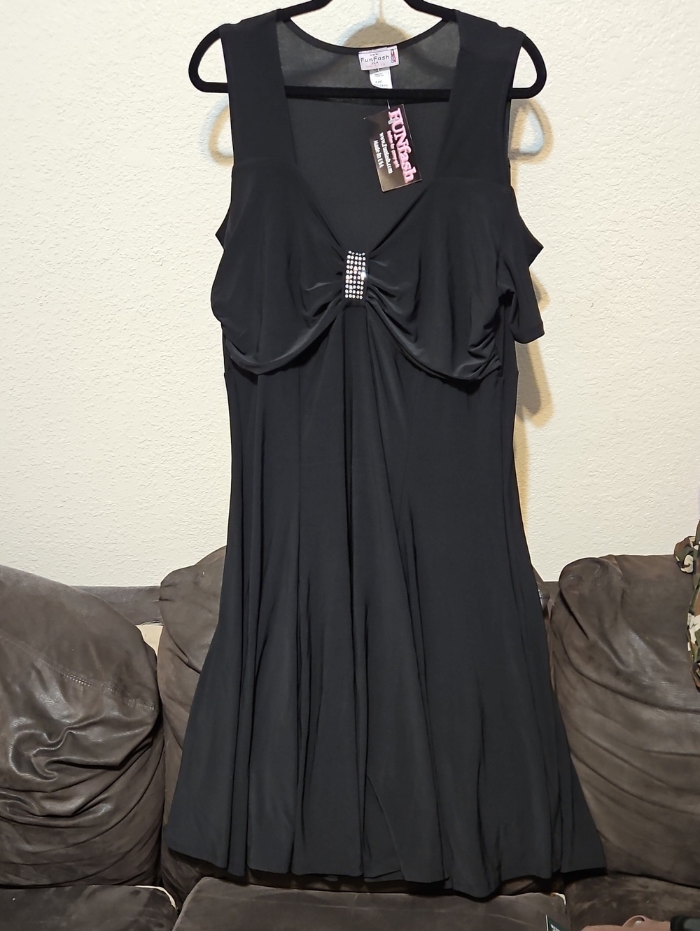 FunFash Black Cold Shoulder Midi Dress with Rhinestone Knot